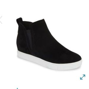 NWOT Blondo Waterproof Hidden Wedge Sneaker